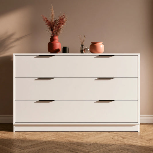 Kommode mit Schubladen, mit klarer Formgebung, mit vier Schubladen, Farbe: weiß